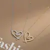 Corrente de clavícula elegante banhada a ouro real com zircônia microincrustada design de nicho feminino colar de laço colar de amor requintado