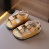 Sandálias Infantis 2026 Verão Novo Estilo Moda Masculina Sandálias Abertas na Ponta Sandálias de Solado Macio para Meninas Sapatos de Praia Sandálias Esportivas para Bebês