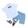 2025 Verano Camisa de Manga Corta para Niños con Tirantes Estilo Británico Conjunto de Pantalones Estilo Coreano para Niños Algodón Niños Venta al por Mayor