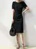 ShengduDescuento por tiempo limitado: Elegante vestido con espalda hueca, cintura retorcida, corte ajustado y diseño plisado - pequeño vestido negro