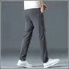 Pantalones casuales de verano para hombre, corte holgado, cintura elástica, pierna recta largos, pantalones de traje negros para primavera y otoño, estilo seda de hielo ultradelgada