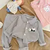 Nuevo conjunto de ropa de casa para niños, pijama de franela a cuadros con dibujos animados de manga larga, conjunto de pijama unisex para bebé con cuello, conjunto de dos piezas