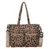 Bolso Tote de Viaje con Estampado de Leopardo Transfronterizo para Mujer Otoño 2025 Nuevo Gran Capacidad Casual Bolsillo Múltiple con Solapa Bolso de Hombro Cruzado