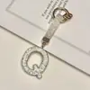 Pingente de chaveiro de carro com 26 letras em inglês cravejado de diamantes transfronteiriço, decoração de bolsa com strass de argila, atacado de chaveiro de celular