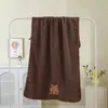 Set de Toalla y Toalla de Baño Amigable con la Piel Toalla Bordada de Capibara Linda Suave Super Absorbente Terciopelo de Coral Juego de Dos Piezas