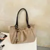 Bolso de mano retro de lunares estilo coreano, nueva colección principios de otoño 2026, moderno y único, bolso de hombro de gran capacidad