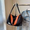 Bolso bandolera informal, sencillo y de gran capacidad, para mujer, diseño de nicho, 2024, combinable con todo, con diseño de almohada tostada.