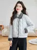 Chaqueta de Algodón Ligera con Cuello de Solapa para Mujer, Estilo Corto, Nueva Moda Elegante Otoño/Invierno 2026, Abrigo de Algodón con Patrón de Diamantes y Bloques de Color