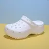 Zapatos con Agujeros de Nube para Mujer Verano Exterior Nuevas Sandalias de Punta Cerrada Casual Versátiles Artículo Popular de Celebridad de Internet Sandalias de Playa