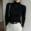 Suéter de Tricô Feminino Liso com Gola Alta Meia e Bordas Enroladas - Moda Outono/Inverno 2026