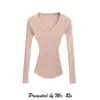 Elegante suéter de malha versátil slim-fit com decote V, estilo europeu e americano, jovial e rejuvenescedor, top base que afina a cintura