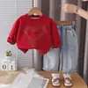 Conjunto de Ropa de Otoño para Niñas Camisa de Cuello Redondo 2026 Nuevo Estilo Sudadera de Color Sólido con Aplicación de Corazón para Niña Pequeña Conjunto de Dos Piezas Venta al por Mayor