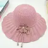 Chapéu de Tricô Feminino com Borda Ondulada para Primavera e Verão, com Aba Larga e Design Floral, Chapéu de Sol com Proteção Solar, Chapéu Respirável para Sombra, Chapéu de Praia Fashion