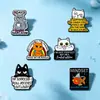 Broche de Metal com Impressão UV Desenho de Gato Engraçado Slogan em Inglês Meme da Internet Autodepreciativo Pequeno Presente