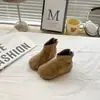 Botas para niña 2026 otoño e invierno nuevo estilo botas de combate infantiles retro para niña pequeña botas de cuero Birkenstock botines para bebé de suela blanda