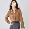 Camisa de Satín para Mujer Primavera y Otoño 2026, Manga Larga Holgada, Elegante, Textura Vertical, Botón Metálico, Blusa de Chifón Adelgazante de Moda
