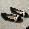 Sapatilhas femininas estilo minimalista francês com laço e bico fino, nova coleção outono 2026, sapatos Mary Jane elegantes e versáteis