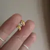 Pendientes Minimalistas Metálicos Populares Transfronterizos Europeos y Americanos de Aguja de Plata S925 Pendientes de Botón de Personalidad Simples Versátiles