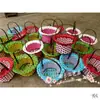Adereços de estilo antigo: cestos de flores, cestos de palha e vime, cestos de mão estilo ópera para colheita de frutas, cestos de flores para crianças dançando e adereços para apresentações de jardim de infância