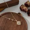 Cadena de Clavícula con Temperamento Chapada en Oro Real con Circonita Micropavimentada Diseño de Nicho para Mujer Geométrico Cubo de Azúcar Estrella de Cuatro Puntas Collar Al por Mayor