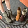 Otoño 2026 Nuevas Botas Cortas de Trabajo para Mujer Estilo Retro Hebilla Piel Suave Mate Punta Gruesa Botas Tipo Martin Suela Plana Sin Cordones