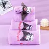 Set de Toalla y Toalla de Baño Kuromi Dibujos Animados Absorbente Bordado Gorro para Secar el Cabello Set de Toallas para Mujer Forro Polar Coral Una Pieza Mayoreo