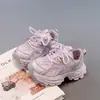 Tênis Dad Shoes Infantil Outono e Inverno 2025 com Forro de Lã Quente e Confortável Popular Calçados Casuais de Couro para Meninas Tênis Esportivos da Moda