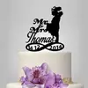Cartão Personalizado com Nome e Data para Bolo de Casamento Noivo e Noiva Abraçados Inserção de Bolo Letras Requintadas Decoração de Bolo