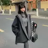 Nuevo Abrigo de Lana con Capucha de Doble Cara Estilo Perezoso Otoño/Invierno 2026, Corte Holgado Coreano, Abrigo de Longitud Media para Mujer