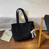 Bolsa de Gran Capacidad Otoño/Invierno para Mujer 2026 Nuevo Diseño de Cuadros de Diamantes Lona Moda Nicho Versátil Para Clase Viajes Cotidianos Bolso Tote