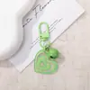 Llavero con colgante de campana, charm de corazón acrílico con purpurina de colores, accesorio para bolsa de regalo DIY, decoración
