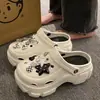 Zuecos de suela gruesa para mujer para el verano 2024, modelo nuevo para uso en exteriores, antideslizantes para la playa, cómodos para caminar, sandalias de punta cerrada para mujer