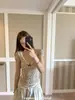 Camiseta sexy de estilo chica caliente con encaje empalmado y cuello en V de manga corta para mujer, moda de verano, top de alta gama ajustado, ins