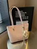 Estilo minimalista, bolso tote de mujer elegante y moderno, nuevo modelo 2026, bolso de hombro moderno y versátil para el trabajo y los desplazamientos