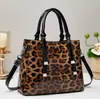 Nova Bolsa Tote, Textura Fashion, Bolsa Tote Feminina Estampada de Leopardo, Bolsa de Ombro Europeia e Americana, Bolsa de Mão Retro de Grande Capacidade