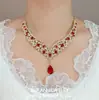 Elegante Collar Accesorios para Vestido de Noche Estilo Socialité con Artesanía de Alta Calidad, Lleno de Diamantes, Diseño Floral Rojo, Cadena Elegante para Clavícula para Mujer