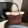 2025 Nueva Bolsa Peluda de Invierno Bolsa Tote de Gran Capacidad Bolso de Mano Simple Casual Moda Bolso de Hombro de Felpa Tendencia