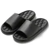 Sandalias gruesas de patrón de diamante populares europeas y americanas, pantuflas planas antideslizantes y resistentes al desgaste, pantuflas casuales de talla grande para ventas transfronterizas