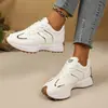 Tênis "dad shoes" estilosos e confortáveis para mulheres plus size, coleção primavera/verão 2026, tênis casuais de sola grossa para estudantes, calçados de inspiração atlética