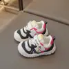 Nuevos Zapatos Deportivos para Niños 2026, Zapatos de Caminar para Bebés de Primavera y Otoño, Zapatos Casuales Antideslizantes Suaves para Niños Pequeños, Zapatos Transpirables con Bloques de Color Estilo Japonés