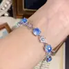 Novo Pulseira de Flores de Corte Fogo de Topázio para Mulheres, Fashionável e Versátil, Exquisita e de Alto Padrão, com Joias de Pedra Preciosa Diamante Azul Tanzanita