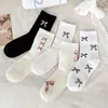 Calcetines de mujer de estilo coreano nuevos con lazo hasta la mitad de la pantorrilla, calcetines transpirables para damas, calcetines largos estilo princesa, calcetines casuales, venta al por mayor del fabricante