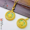 Tienda de Oro Mismo Estilo Oro Antiguo Esmalte Incrustado de Diamantes Colgante Giratorio Dios Amarillo de la Riqueza Nuevo Estilo Chino Colgante Amarillo Dios de la Riqueza Venta al por Mayor
