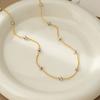 Collar de cadena con diseño de flor de guisante tallada en estilo francés sencillo y distintivo para mujer, estilo coreano, cadena sencilla, combinable, elegante, superpuesta, para usar en frío.