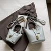 Bolso de Cubo Portátil de Alta Gama con Patrón Lichi para Mujer 2025 Nueva Llegada Bolso de Hombro Moderno que Combina con Todo Bolso Bandolera Casual Elegante