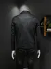 Nova jaqueta de couro masculina estilo europeu com gola reversível, estilo motociclista, casaco de couro slim-fit moderno e casual, versão coreana, top estiloso