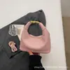 Bolsa Pequena Simples para Mulheres 2026 Primavera e Verão Nova Bolsa de Mão Retrô Moda Estilo Quente Versátil para o Dia a Dia Bolsa Transversal