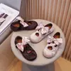 Zapatos de Cuero Estilo Coreano para Niñas 2026 Modelo Nuevo de Primavera Lazo Cruzado Terciopelo Estilo Princesa Suela Blanda Zapatos de Moda