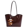 Bolsa Tote Tendência e Estilosa para o Outono, Nova Bolsa de Ombro de Grande Capacidade com Pingente da Moda, Bolsa Simples Feminina de Ombro