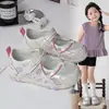 Tênis Feminino 2026 Novo Verão Sapatos Infantis Sapatos de Malha Sapatos de Treino Alemães Crianças Maiores Sapatos de Malha Respirável Estilo Fino de Primavera